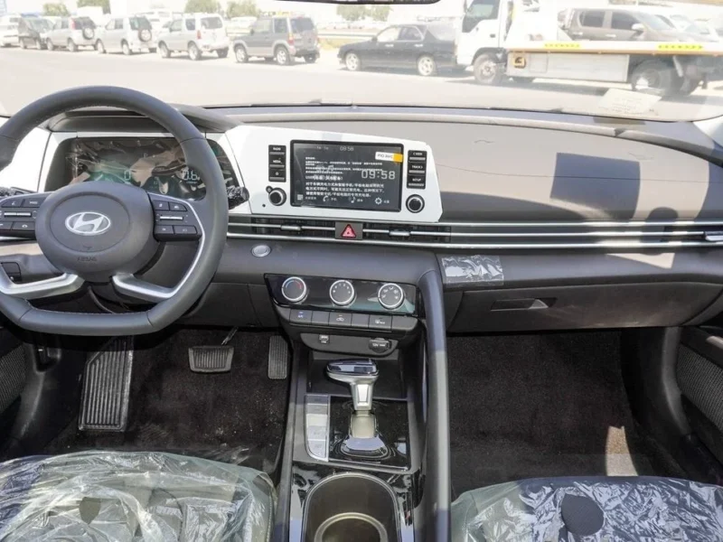 2025 Hyundai Elantra 2.0L Inline 4-cylinder Petrol Engine Green Black Sedan Automatic