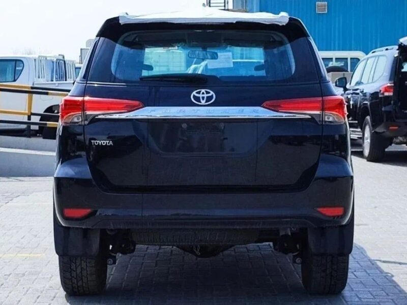 2025 Toyota Fortuner GXR 2.4-liter 4-cylinder turbocharged Diesel Engine Black SUV
