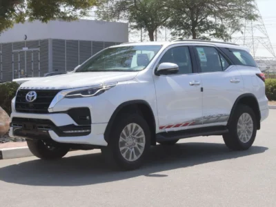 2026 Toyota Fortuner 4.0-liter V6 Petrol Engine White Black SUV GCC Specs Automatic