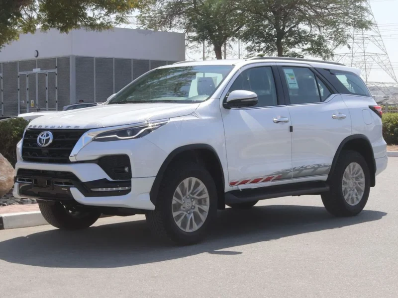 2026 Toyota Fortuner 4.0-liter V6 Petrol Engine White Black SUV GCC Specs Automatic