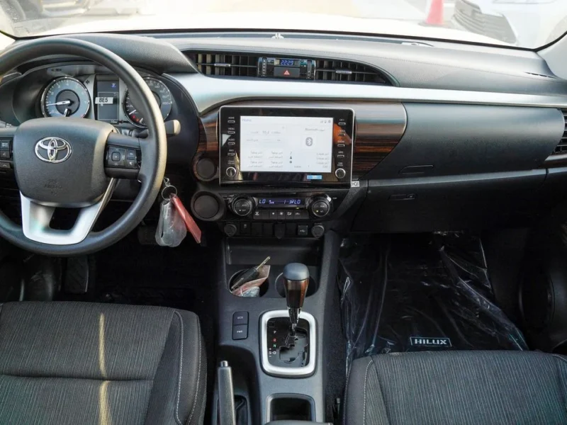 2025 Toyota Hilux SR5 2.7 Litres Petrol 4-Cylinder Engine Black Pickup Truck GCC Specs