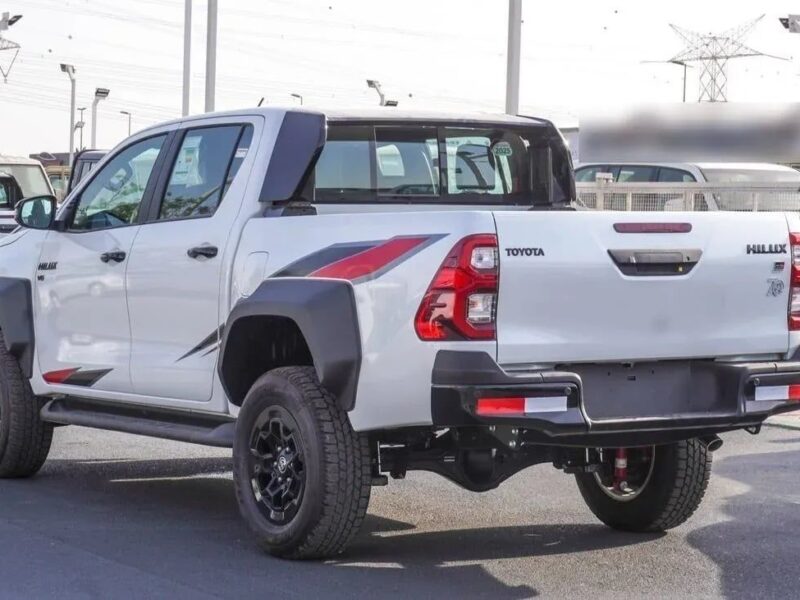 2026 Toyota Hilux GR Sport 2.8L 4-cylinder Diesel Engine White Grey Pickup Truck GCC