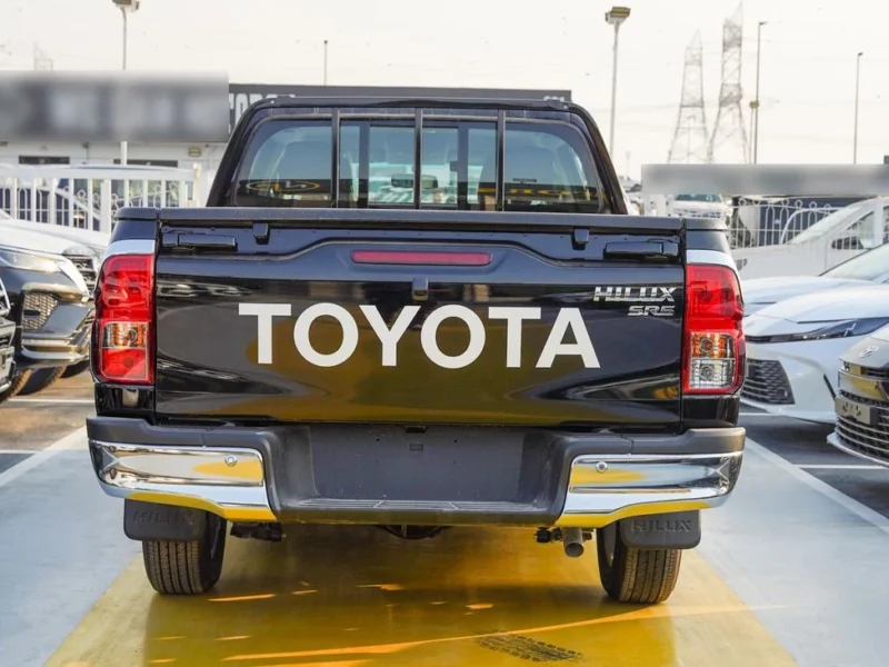 2025 Toyota Hilux SR5 2.7 Litres Petrol 4-Cylinder Engine Black Pickup Truck GCC Specs
