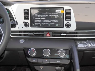 2025 Hyundai Elantra 2.0L Inline 4-cylinder Petrol Engine Green Black Sedan Automatic