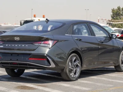 2025 Hyundai Elantra 2.0L Inline 4-cylinder Petrol Engine Green Black Sedan Automatic