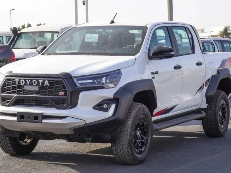 2026 Toyota Hilux GR Sport 2.8L 4-cylinder Diesel Engine White Grey Pickup Truck GCC