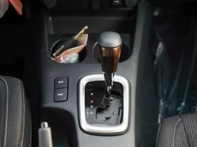 2025 Toyota Hilux SR5 2.7 Litres Petrol 4-Cylinder Engine Black Pickup Truck GCC Specs