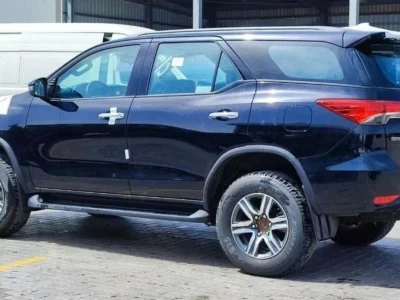 2025 Toyota Fortuner GXR 2.4-liter 4-cylinder turbocharged Diesel Engine Black SUV