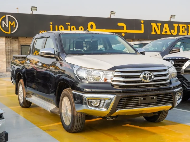 2025 Toyota Hilux SR5 2.7 Litres Petrol 4-Cylinder Engine Black Pickup Truck GCC Specs