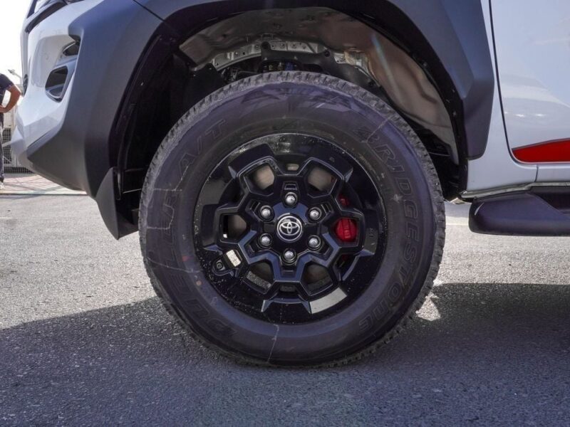 2026 Toyota Hilux GR Sport 2.8L 4-cylinder Diesel Engine White Grey Pickup Truck GCC