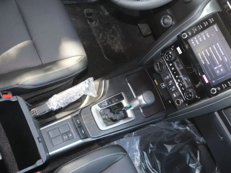 2026 Toyota Fortuner 4.0-liter V6 Petrol Engine White Black SUV GCC Specs Automatic