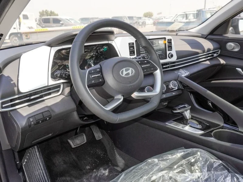 2025 Hyundai Elantra 2.0L Inline 4-cylinder Petrol Engine Green Black Sedan Automatic