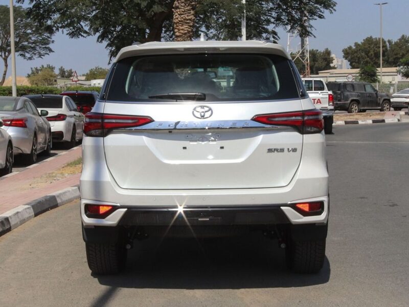 2026 Toyota Fortuner 4.0-liter V6 Petrol Engine White Black SUV GCC Specs Automatic