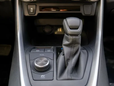 2025 Toyota RAV 4 2.5 Litres Inline 4-Cylinder Hybrid Engine Black Grey SUV GCC Specs