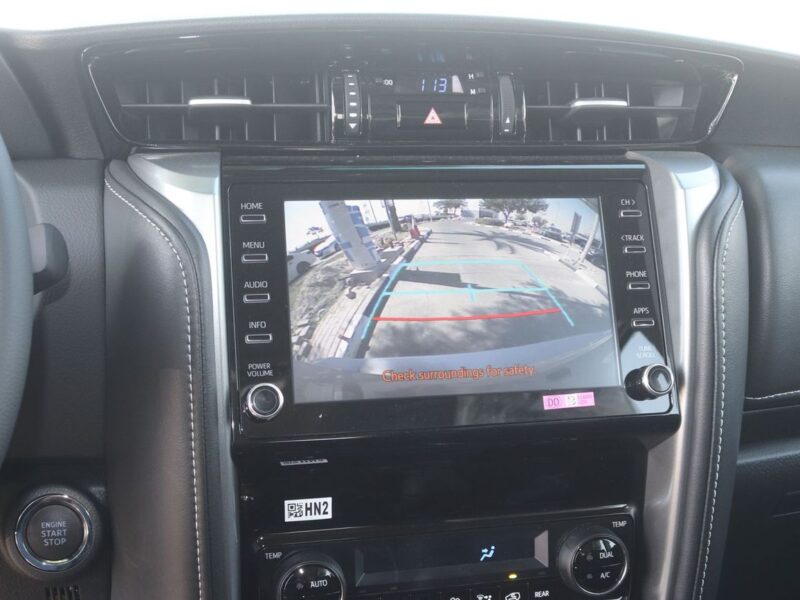 2026 Toyota Fortuner 4.0-liter V6 Petrol Engine White Black SUV GCC Specs Automatic