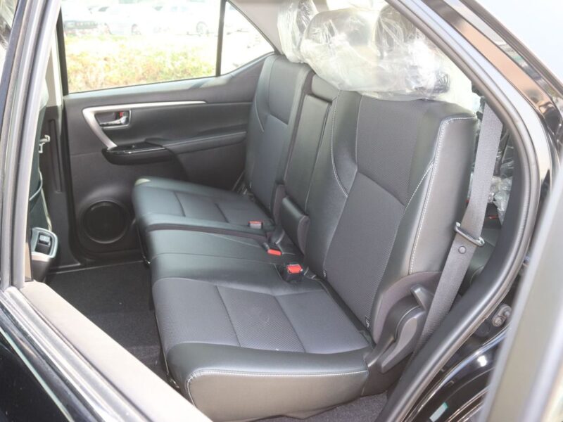 2026 Toyota Fortuner 4.0-liter V6 Petrol Engine Black SUV GCC Specs Automatic