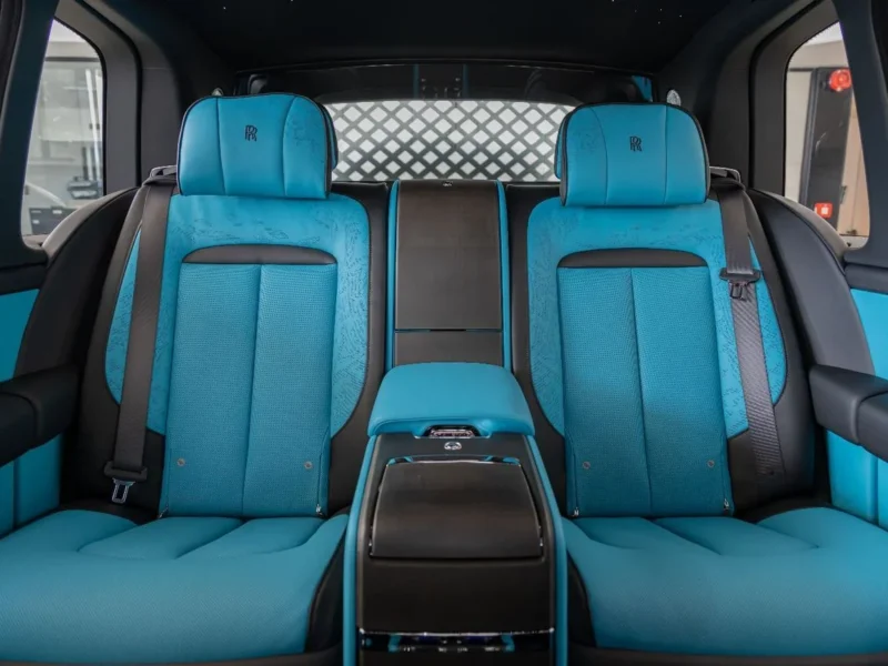 2026 ROLLS-ROYCE CULLINAN SILVER BADGE 6.7 L 12 Cylinders Black Blue SUV FULL OPTIONS