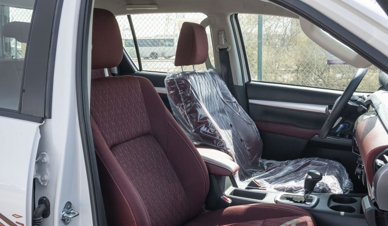 2026 Toyota Hilux SGLX 2.8L 4 Cylinders Turbodiesel Engine White Red Pickup Truck