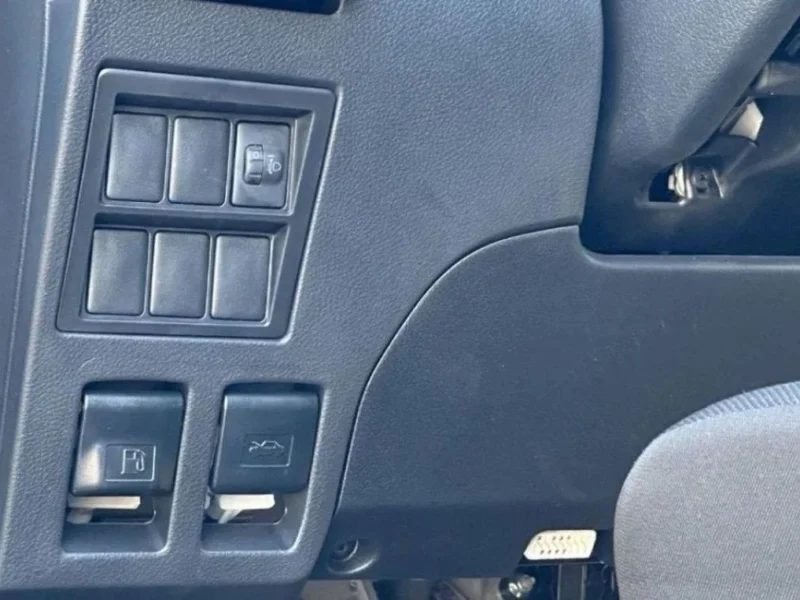 2025 Toyota Hilux 2.4 Litres 4-cylinder Turbo Diesel Engine Grey Black Pickup Truck MT