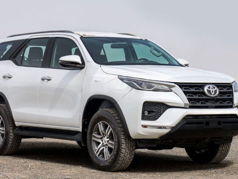 2024 Toyota Fortuner 2.4 Liter 4-cylinder Diesel Turbocharged Engine White Black SUV