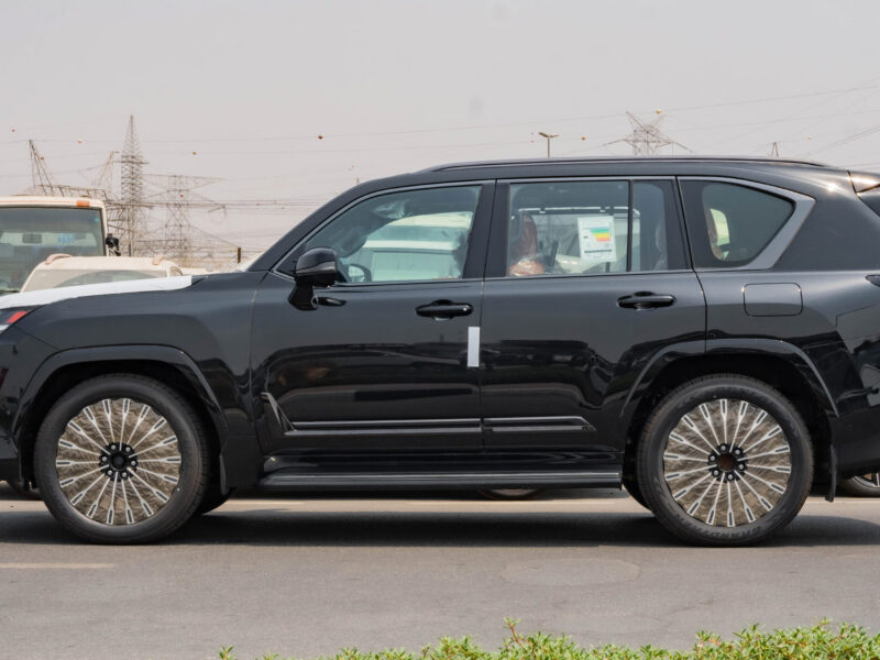 2025 Lexus LX600 VIP Black Edition 3.5L Twin-Turbocharged V6 Petrol Black Orange SUV