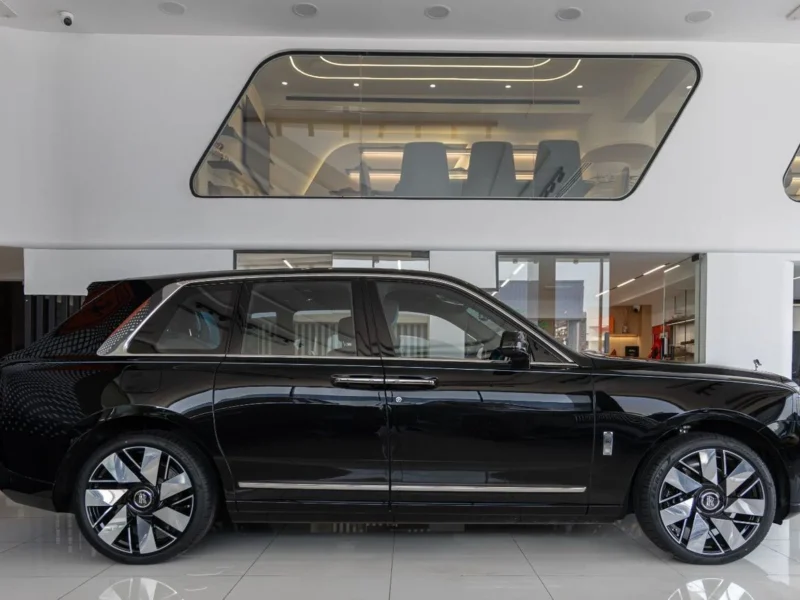 2026 ROLLS-ROYCE CULLINAN SILVER BADGE 6.7 L 12 Cylinders Black Blue SUV FULL OPTIONS