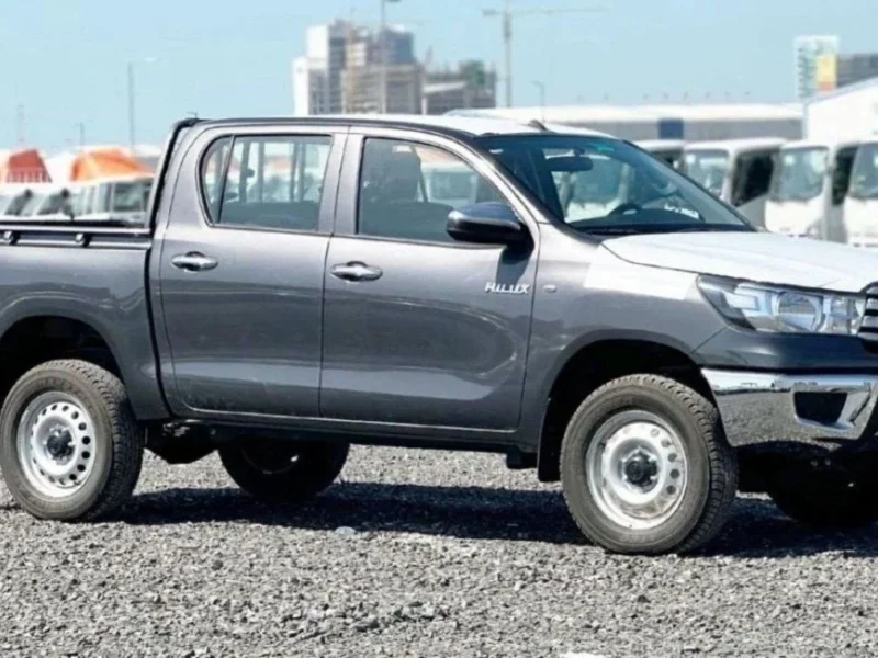 2025 Toyota Hilux 2.4 Litres 4-cylinder Turbo Diesel Engine Grey Black Pickup Truck MT