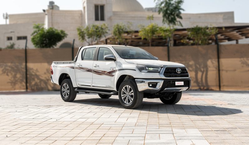 2026 Toyota Hilux SGLX 2.8L 4 Cylinders Turbodiesel Engine White Red Pickup Truck