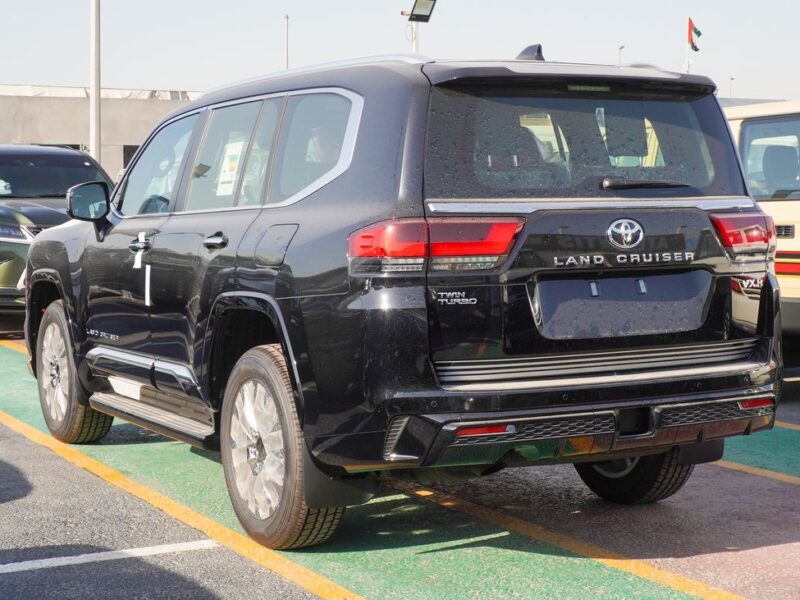 2025 Toyota Land Cruiser VXR 3.5L Twin Turbo V6 Petrol Engine Black Red SUV GCC