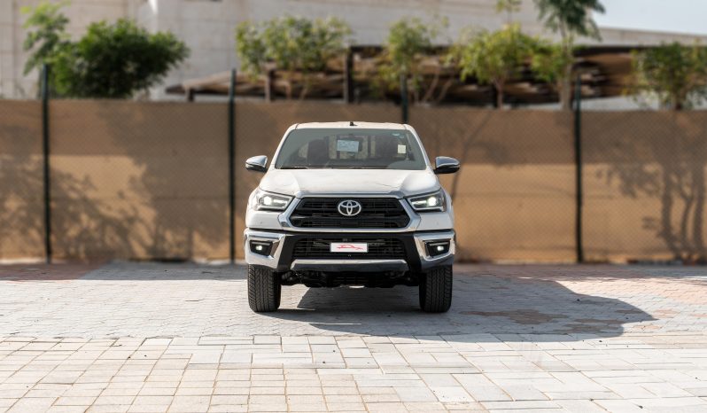 2026 Toyota Hilux SGLX 2.8L 4 Cylinders Turbodiesel Engine White Red Pickup Truck