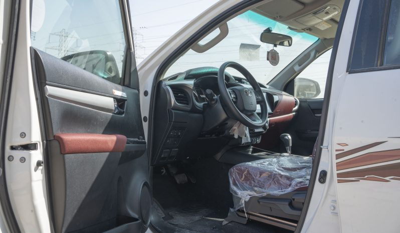 2026 Toyota Hilux SGLX 2.8L 4 Cylinders Turbodiesel Engine White Red Pickup Truck