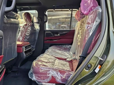 2025 Lexus LX 600 Urban 3.5-liter V6 Twin-Turbo Petrol Engine Green Red SUV GCC Specs