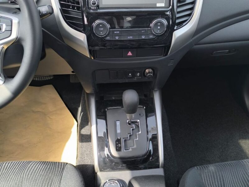 2025 Mitsubishi Pajero Sport 2.4L 4-cylinder Turbo Diesel Engine Grey Black SUV GCC Specs