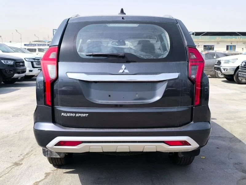 2025 Mitsubishi Pajero Sport 2.4L 4-cylinder Turbo Diesel Engine Grey Black SUV GCC Specs