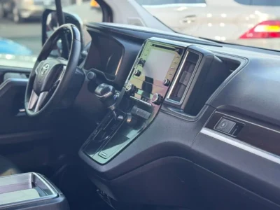 2020 Toyota Granvia 3.5-litre V6 Petrol Engine Black Luxury MPV GCC Specs Automatic