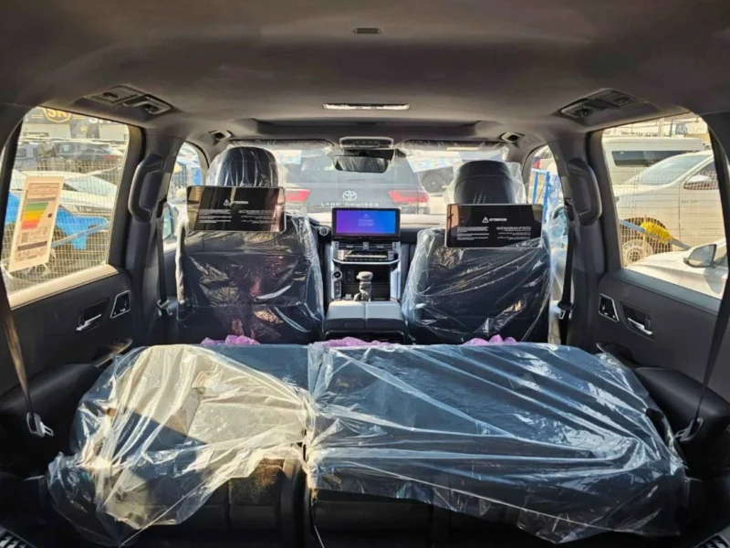 2025 Toyota Land Cruiser VX 3.5 Litres V6 Twin-Turbo Hybrid Engine White Black SUV GCC