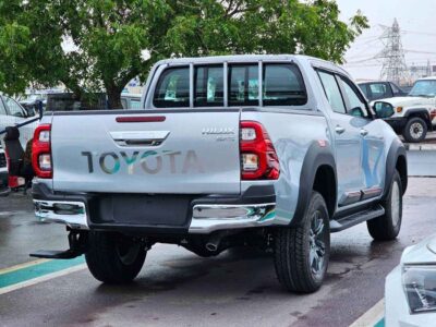 2026 Toyota Hilux SR5 4.0-liter V6 Petrol Engine Silver Black Pickup Truck TRD WOOD INTERIOR