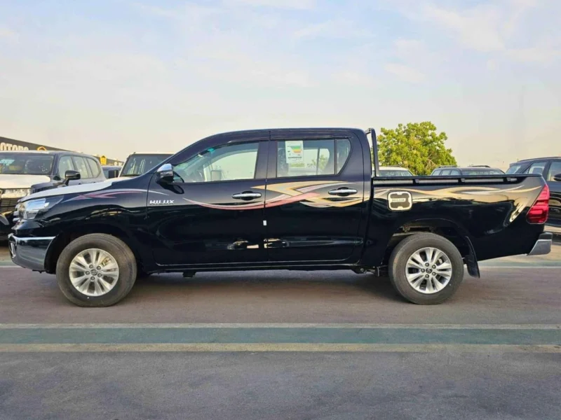 2025 Toyota Hilux SR5 NARROW BODY 2.7-liter inline-4 Petrol Engine Black Pickup Truck