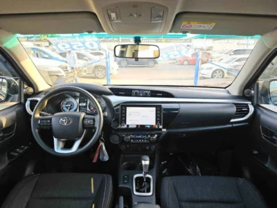 2025 Toyota Hilux SR5 NARROW BODY 2.7-liter inline-4 Petrol Engine Black Pickup Truck