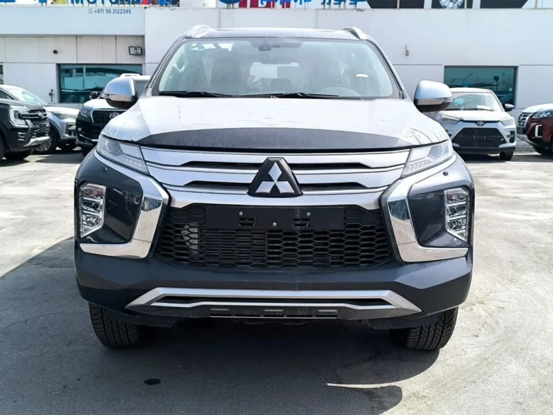 2025 Mitsubishi Pajero Sport 2.4L 4-cylinder Turbo Diesel Engine Grey Black SUV GCC Specs