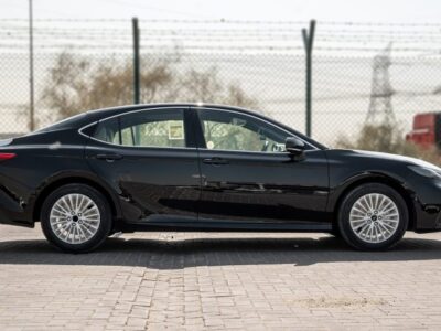 2026 Toyota Camry E-plus 2.5L 4-Cylinder Hybrid Engine Black Beige Sedan Automatic