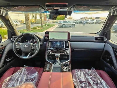 2025 Lexus LX 600 Urban 3.5-liter V6 Twin-Turbo Petrol Engine Green Red SUV GCC Specs