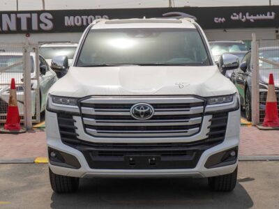 2025 Toyota Land Cruiser VXR Hybrid 3.5-liter V6 Twin-Turbocharged Engine White Red SUV GCC