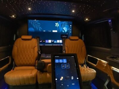 2025 Mercedes-Benz V 300 VIP 2.0L turbocharged 4-cylinder Petrol Engine Black Tan Van GCC