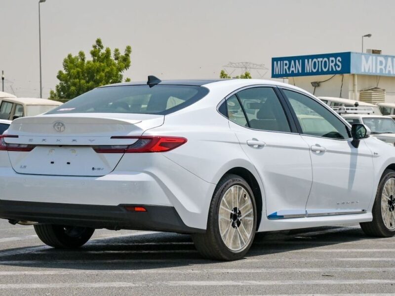 2025 Toyota Camry LE 2.5 Litres 4-cylinder Hybrid Engine White Beige Sedan GCC Specs