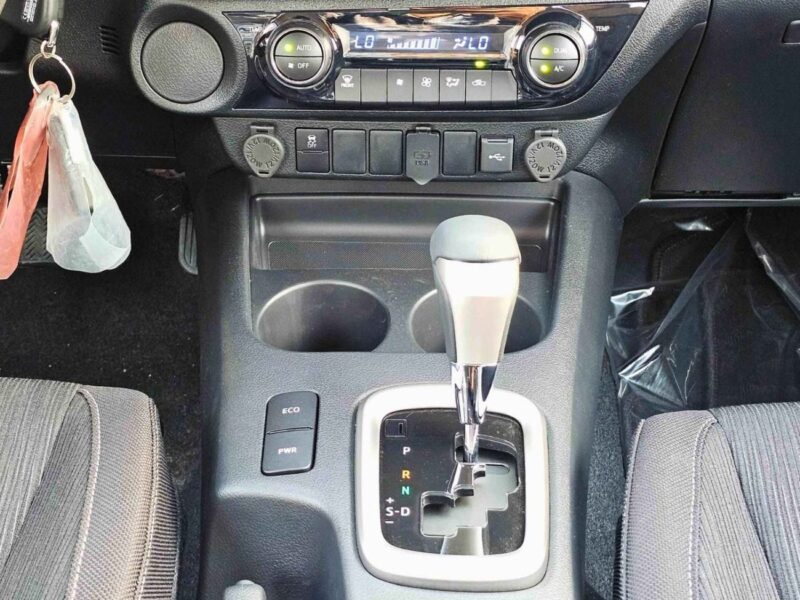 2025 Toyota Hilux SR5 NARROW BODY 2.7-liter inline-4 Petrol Engine Black Pickup Truck