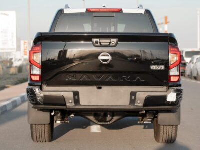 2025 Nissan Navara DC LE 2.5 Litres 4-cylinder Petrol Black Pickup Truck Manual GCC Spec