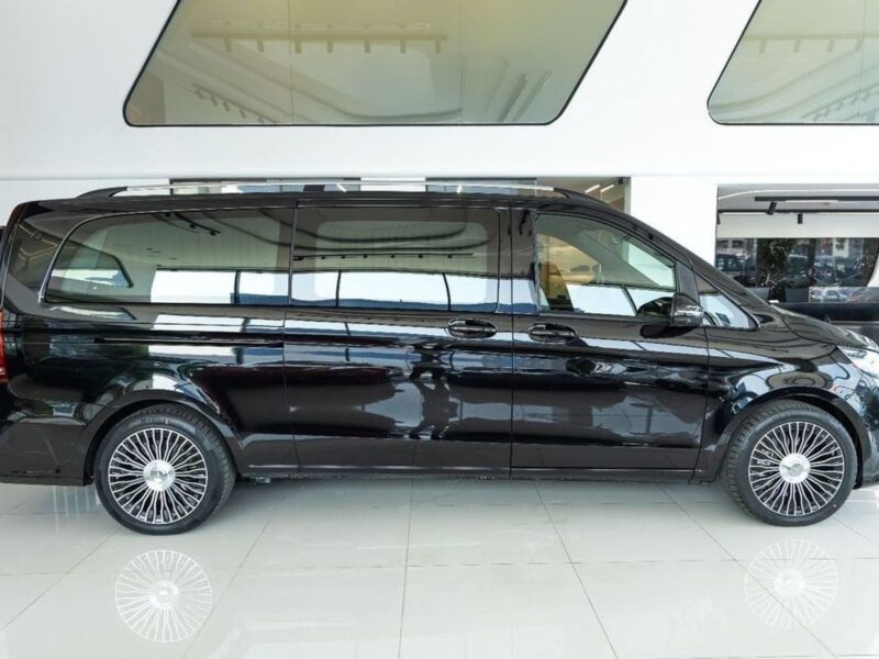 2025 Mercedes-Benz V 300 VIP 2.0L turbocharged 4-cylinder Petrol Engine Black Tan Van GCC