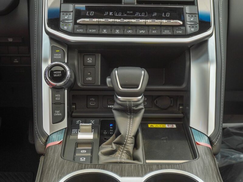 2025 Toyota Land Cruiser VXR Hybrid 3.5-liter V6 Twin-Turbocharged Engine White Red SUV GCC