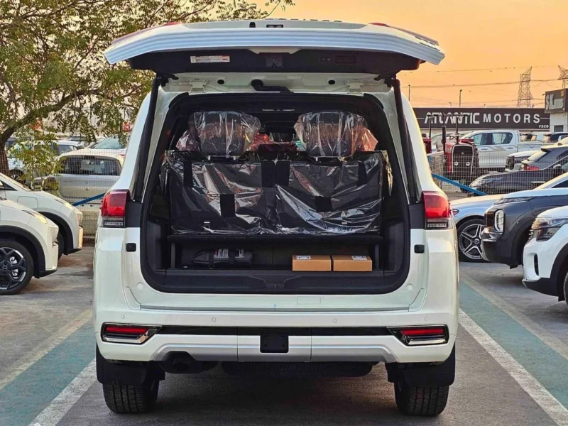 2025 Toyota Land Cruiser VX 3.5 Litres V6 Twin-Turbo Hybrid Engine White Black SUV GCC